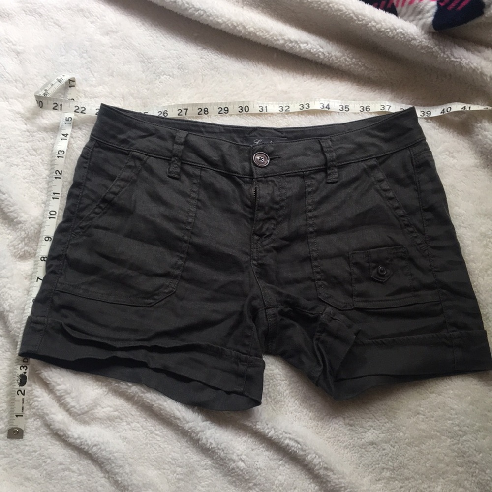 Level 99 linen shorts in dark love green